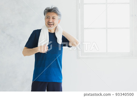 gray haired man in sportswear 93340500