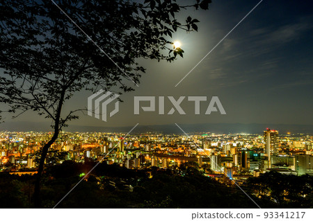 Night view (around Kumamoto Station) "Kumamoto city night view with full moon" Tourist attraction: Panoramic view from Hanaokayama observatory Night view (around Kumamoto Station) "Kumamoto city night view with full moon" Tourist attraction: Panoramic view from Hanaokayama observatory 93341217