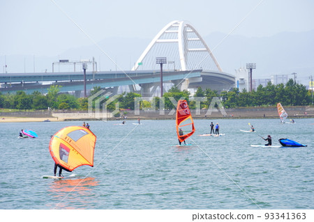 甲子園海灘風帆衝浪(兵庫縣西宮市) 甲子園海灘風帆衝浪(兵庫縣西宮市) 93341363