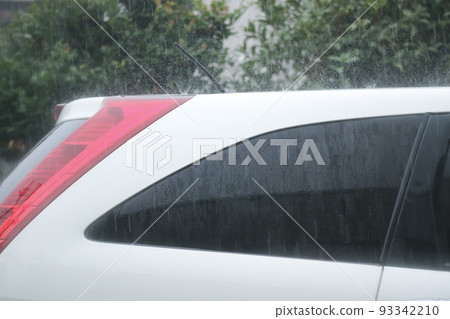 Heavy rain, water splashes on car roof 93342210
