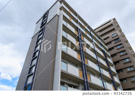 新建的公寓 93342726
