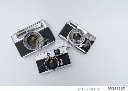 Old film camera 93343165