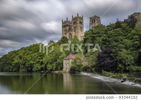 Durham Cathedral and weir on summer day 93344102