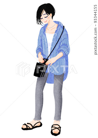 一個穿著秋裝的女人，穿著一件大條紋襯衫 93344155