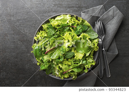 Green lettuce salad 93344823