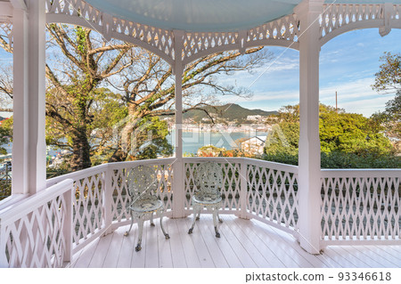 [九州/長崎] 格洛弗花園舊三菱2號船塢外廊的鐵椅。 93346618