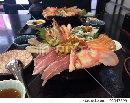 Shimonoseki's Seafood Rice Bowl Midesugi 93347299