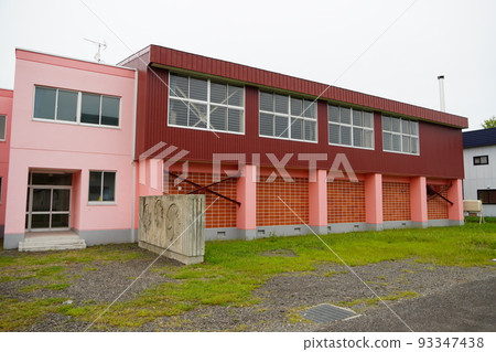 Akabira Municipal Hiragishi Elementary School (closed school, Hiragishi Community Center, Hiragishi Children's Center) Akabira Municipal Hiragishi Elementary School (closed school, Hiragishi Community Center, Hiragishi Children's Center) 93347438