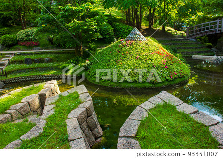 Small Pyramide with finishing ( or not beginning azalea blossoms and geometrical banks of streams( pond) Small Pyramide with finishing ( or not beginning azalea blossoms and geometrical banks of streams( pond) 93351007