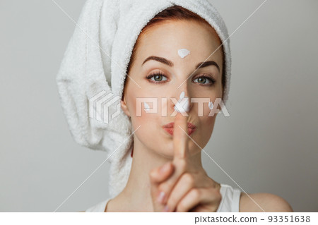 Caucasian young woman using moisturising cream for smoothing skin on face. 93351638