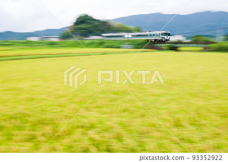 【麥線】清晨特快列車穿越田園風光 93352922