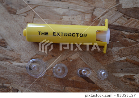 Outdoor tools Poison remover for first aid when bitten by bees or mosquitoes 93353157