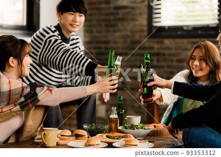 家庭聚會 93353312