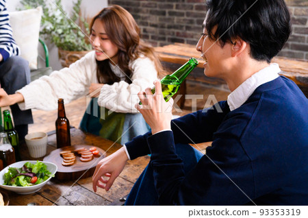 Home Party 93353319