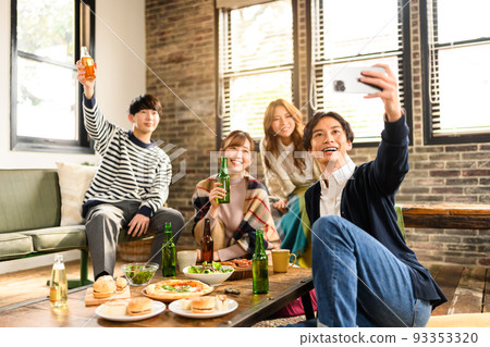 Home Party 93353320