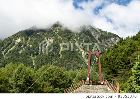 [長野縣松本市，9月]奧上高知，從橫尾山莊、橫尾大橋和雲中目的地穗高山脈眺望 93353376