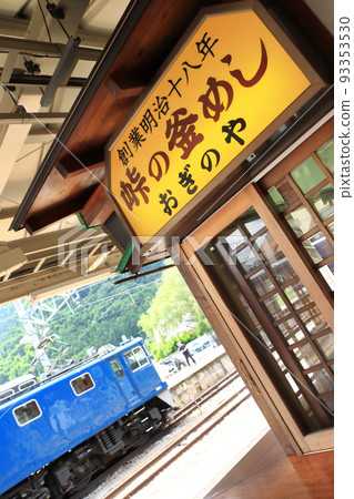 The EL Gunma Yokokawa train stopping at Yokogawa Station, where the feeling of travel still remains 93353530