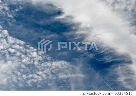 天空圖案條紋雲和鱗片雲 天空圖案條紋雲和鱗片雲 93354515
