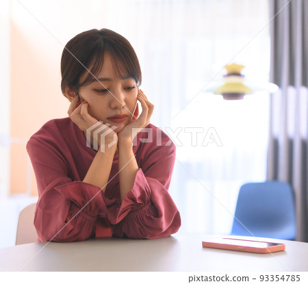 煩惱 擔心 女生 93354785