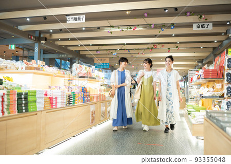 女孩的旅行購物之旅 93355048