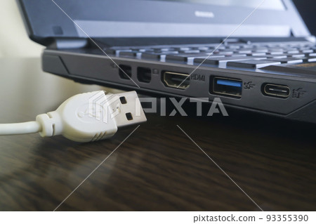 The connector on the side of the notebook PC and the USB cable The connector on the side of the notebook PC and the USB cable 93355390