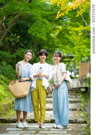女孩的旅行 93355478