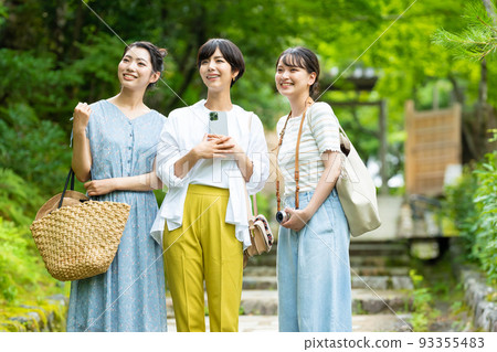 女孩的旅行 93355483