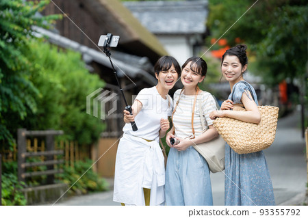 Girls' trip selfie trip 93355792
