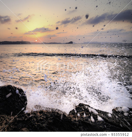 Sunset and wave splash 93355912