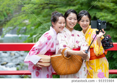 Hot spring trip, smartphone, yukata Hot spring trip, smartphone, yukata 93355984