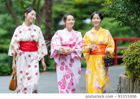 Hot spring trip, yukata, girls' trip Hot spring trip, yukata, girls' trip 93355986