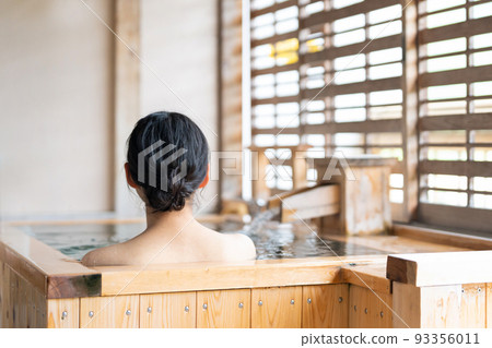 Hot spring, open-air bath, girls' trip 93356011
