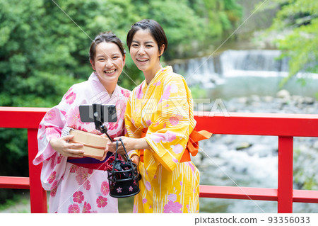 Hot spring trip, smartphone, yukata Hot spring trip, smartphone, yukata 93356033