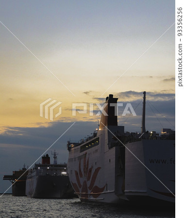 渡輪和日落 渡輪和日落 93356256