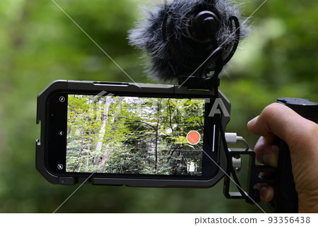 Movie shooting with smartphone 93356438