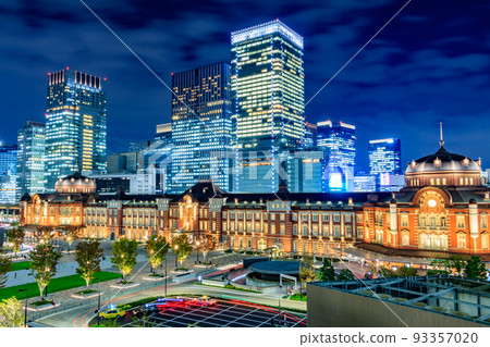 [Urban landscape of Tokyo] Night view of Tokyo Station Marunouchi Exit 93357020