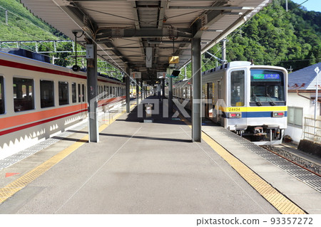 東武鐵道車東武20400型 新藤原站下今市方向 東武鐵道車東武20400型 新藤原站下今市方向 93357272