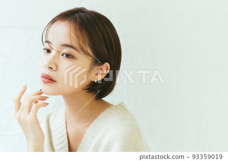 Female hair style 93359019