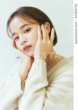 Female hair style 93360736