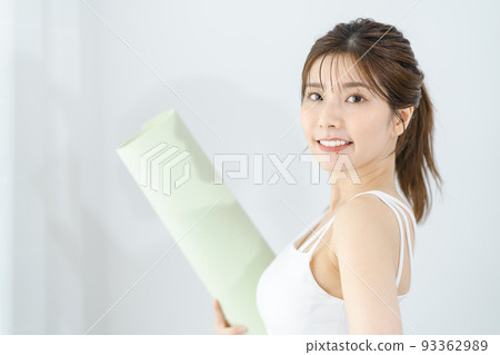 Young woman (yoga, yoga mat 93362989