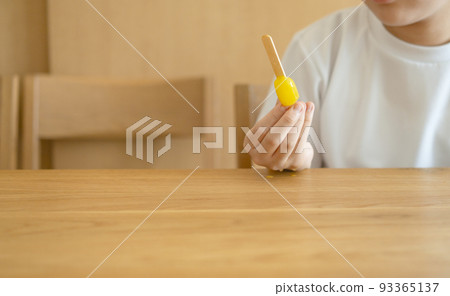 吃冰棒的孩子 吃冰棒的孩子 93365137