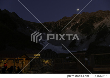 [長野縣松本市，9月] 月光閃爍的午夜時分從穗高唐澤胡特眺望 93366056