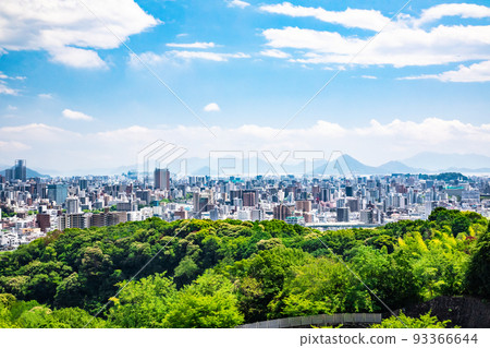 A view of the southeast direction of Hiroshima City from the vicinity of the hill (Ryuo Park) in the western part of Hiroshima City. You can see the Seto Inland Sea and Ninoshima Island. 93366644