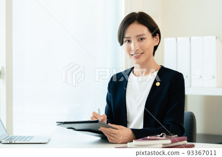 Lawyer woman doing desk work 93367011