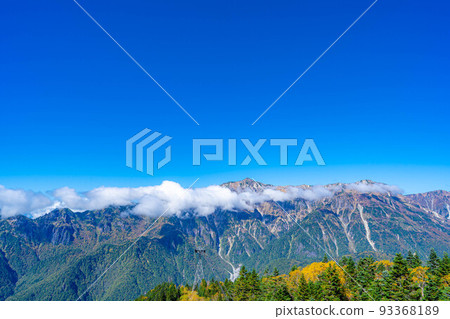 [秋天素材]從新穗高索道看到的秋天的北阿爾卑斯山[岐阜縣] 93368189
