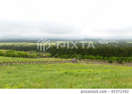 Sangumburi crater scenic landscape in Jeju island, Korea Sangumburi crater scenic landscape in Jeju island, Korea 93372392