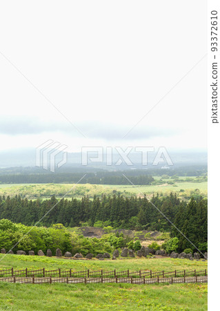 Sangumburi crater scenic landscape in Jeju island, Korea Sangumburi crater scenic landscape in Jeju island, Korea 93372610