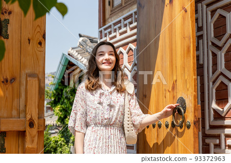 Experience Hanok, Korean traditional house_caucasian girl opening the door 93372963