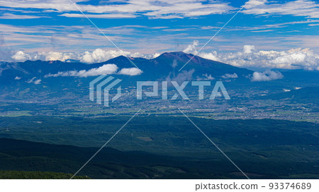 夏季的北八岳，從“Nyu”山頂眺望淺間山 93374689