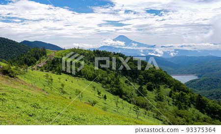 Mt.Fuji and Lake Daibosatsu seen from the ridgeline of Daibosatsurei in summer Yamanashi 93375364